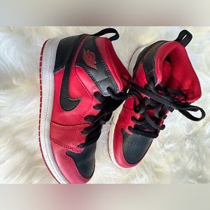 Jordan 1 Mids